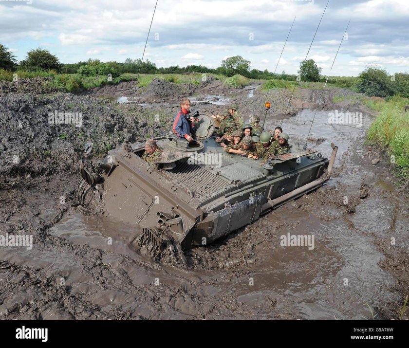 БТР 80 В грязи