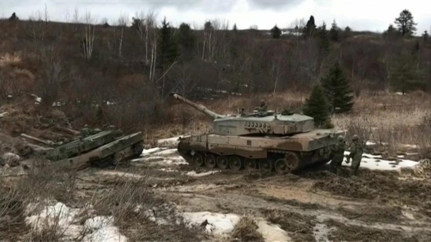 Танк т 72 в грязи