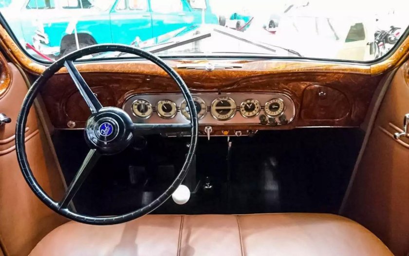 Салон автомобиля ЗИС 101