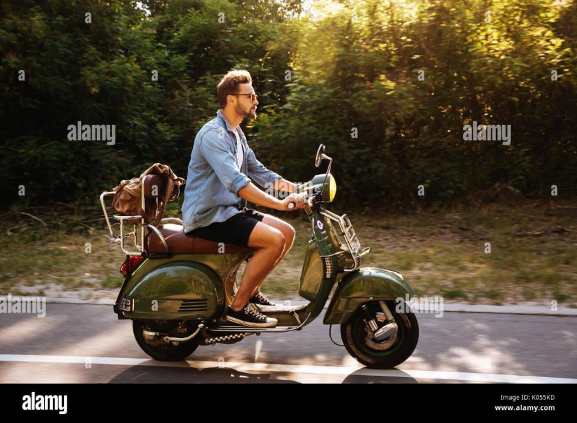 Парень на скутере