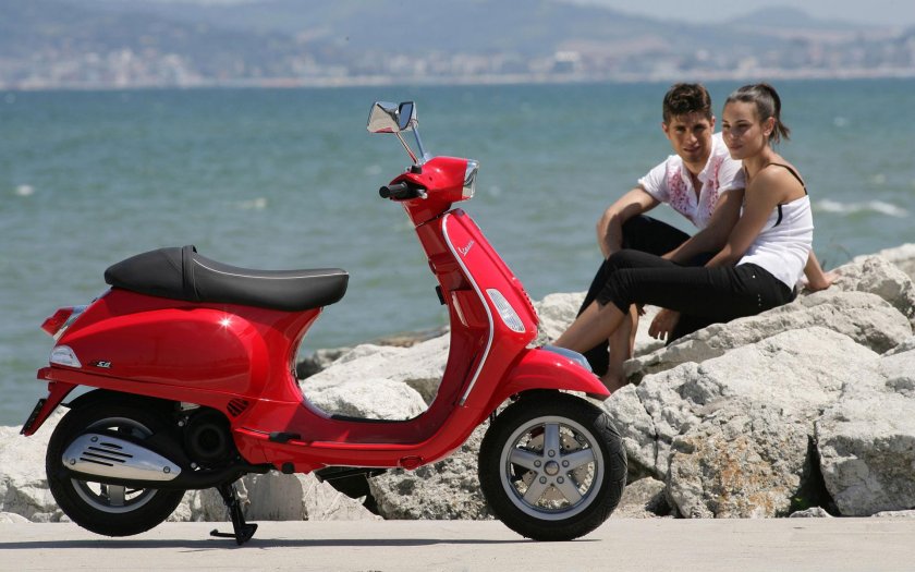 Мотороллер Vespa s50