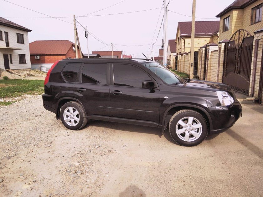 Nissan x Trail черный тонированный