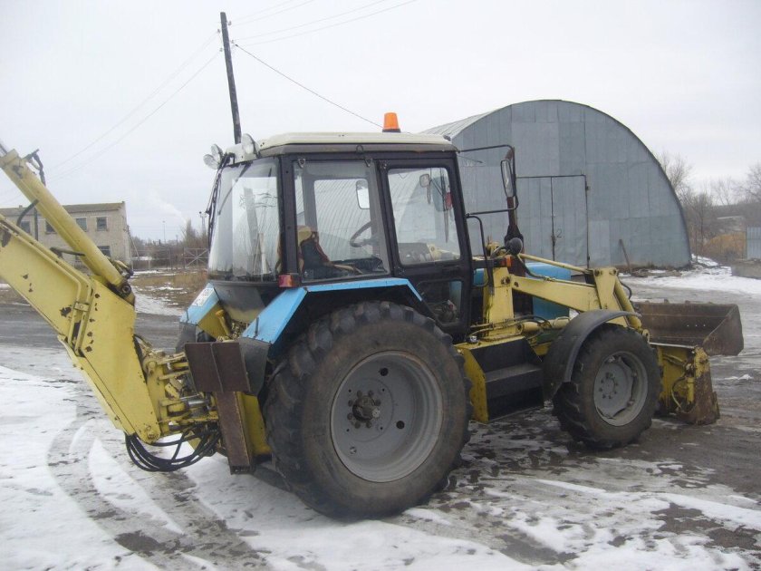 Экскаватор погрузчик ИНТЕРДОН эо2101