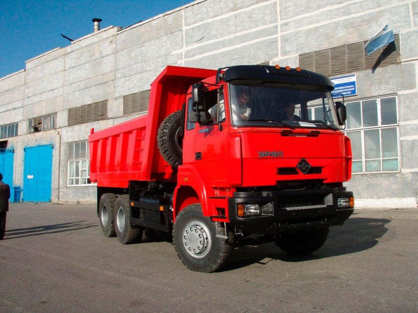 Самосвал Урал 583109