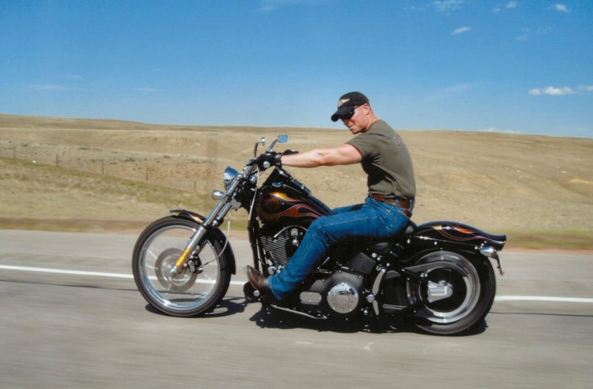 Харлей Дэвидсон чоппер байкер