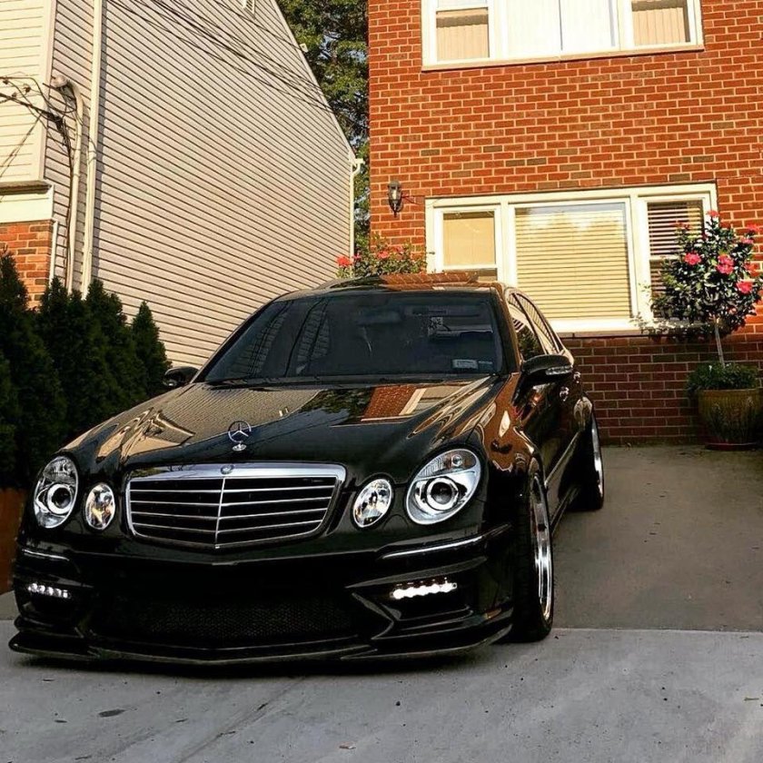 Мерседес Бенц w211 черный