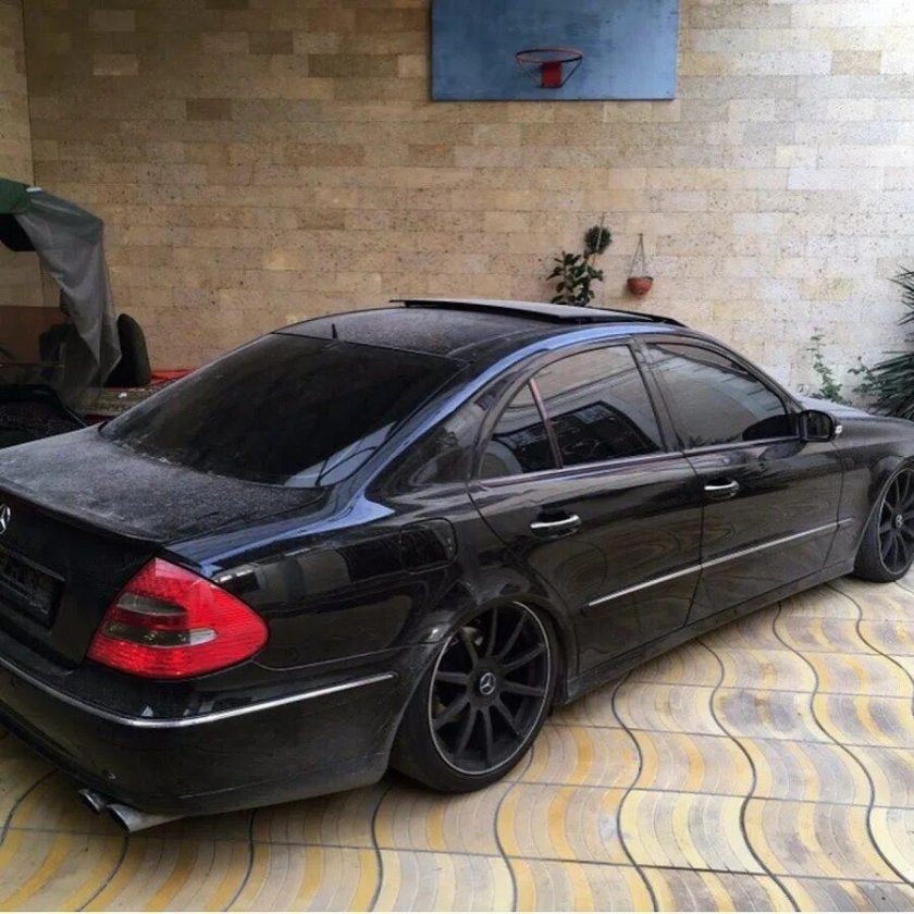 Мерседес w211 черный тонированный