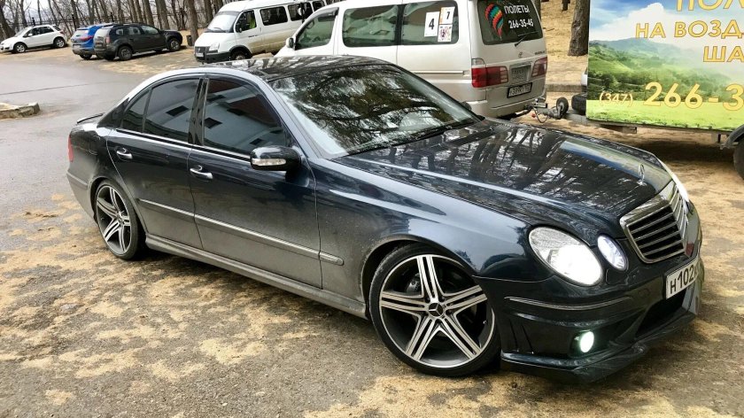 Мерседес е211 черный тонированный