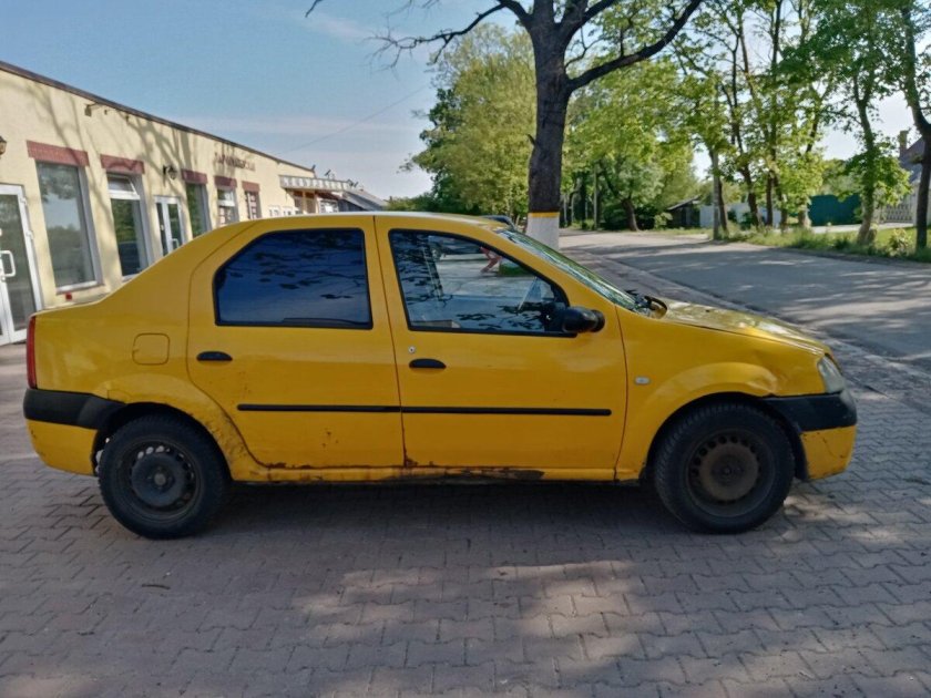 Рено Логан 1 желтый