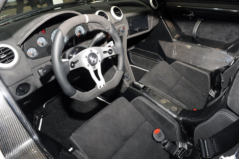 Gumpert Apollo Interior