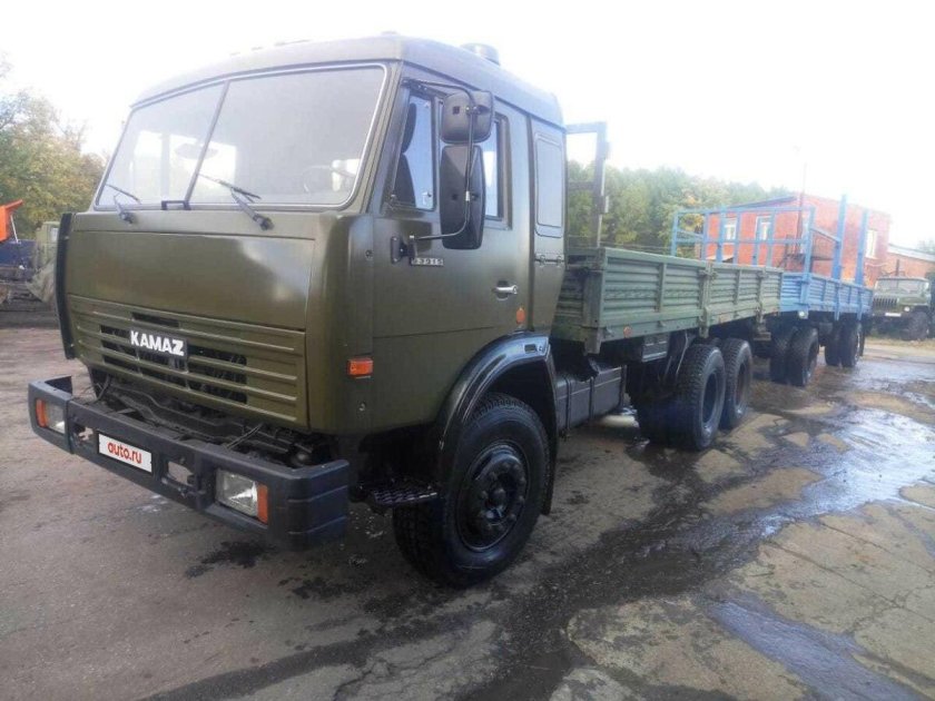 Грузовой КАМАЗ бортовой 53215