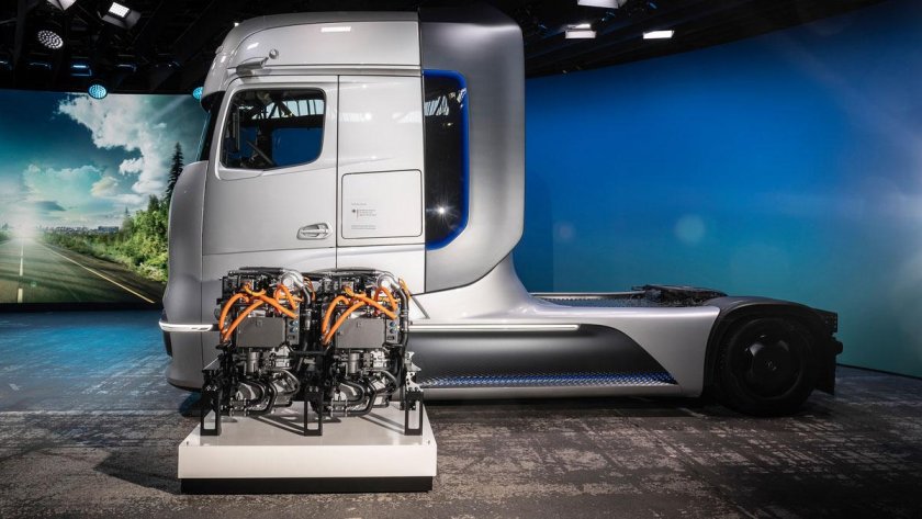 Водородный тягач Mercedes-Benz