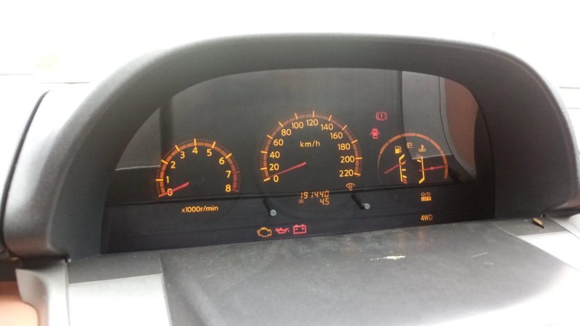 Стрелки на панели приборов Nissan x-Trail t30