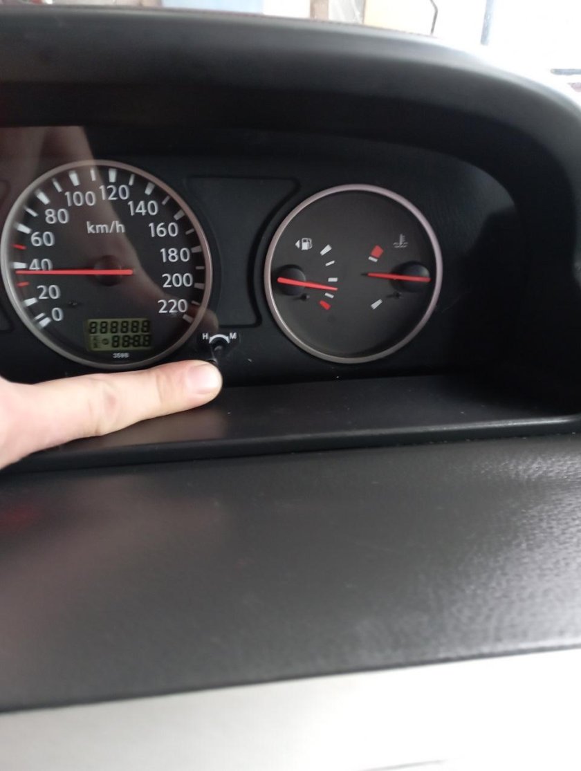 Стрелки на панели приборов Nissan x-Trail t30