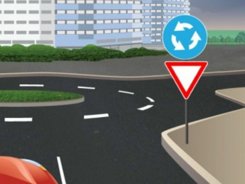Знак Уступи дорогу на круговом движении