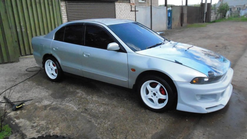 Mitsubishi Aspire 2002