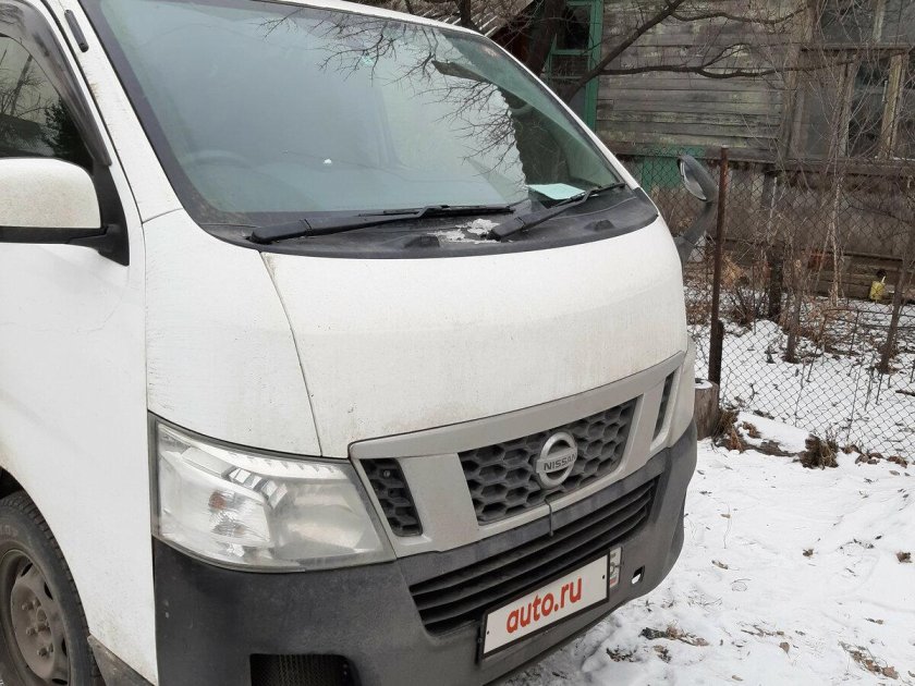 Нисан корован белый фото