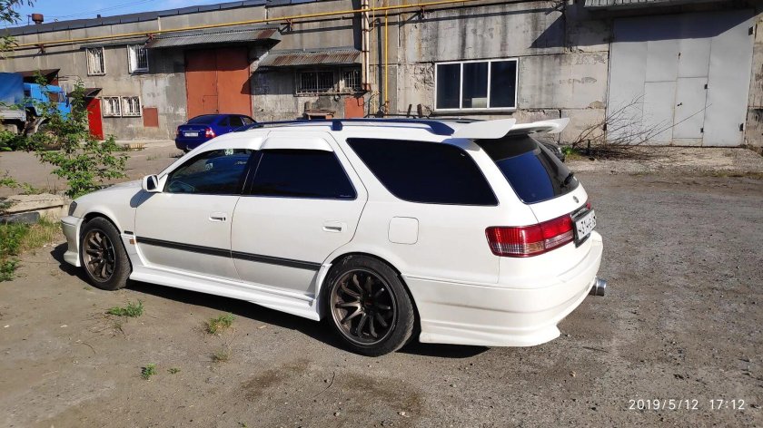 Toyota Mark 2 Qualis