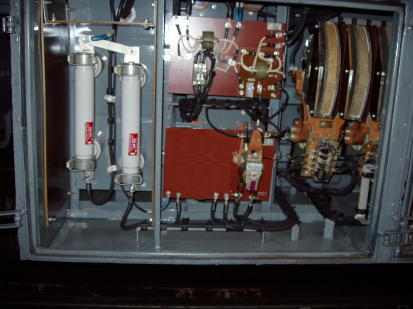 Подвагонный высоковольтный ящик пассажирского вагона