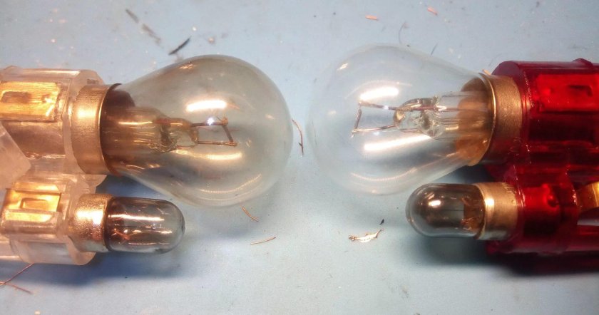 ВАЗ 2107 лампочка в габарит заднего фонаря