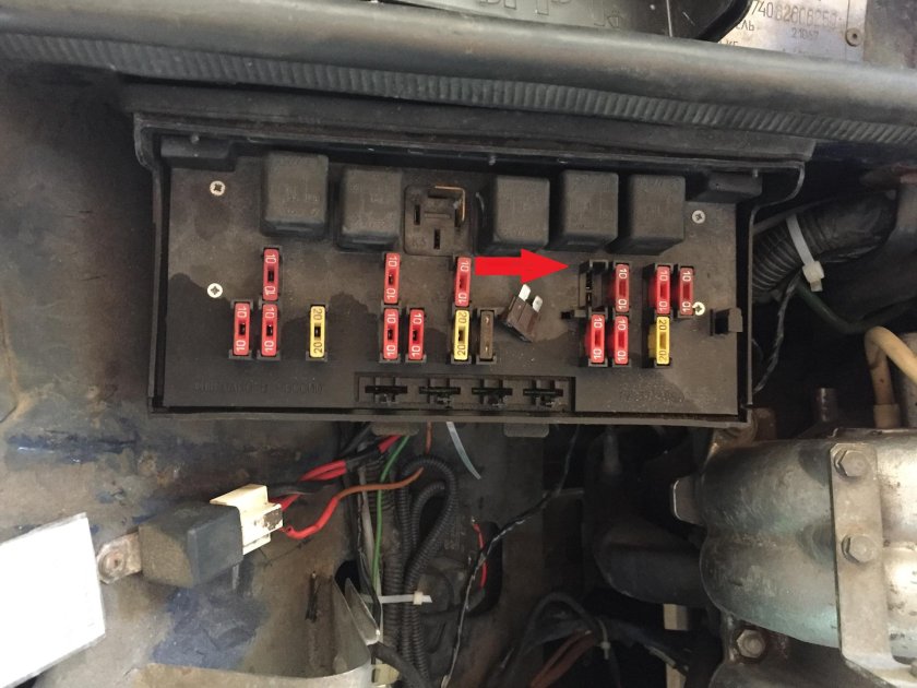 Правый задний габарит предохранитель ВАЗ 2107