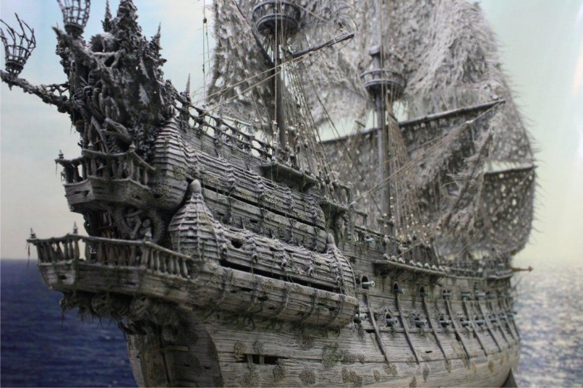 Летучий голландец корабль пираты Карибского моря