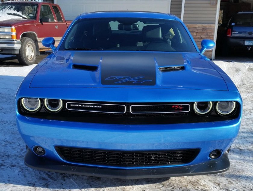 Dodge Challenger голубой
