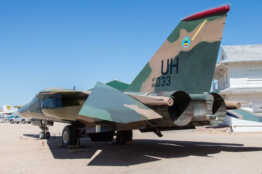 Самолёт f - 111 Aardvark