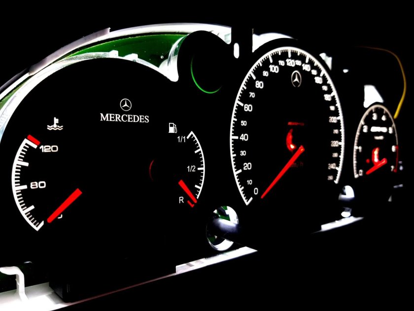 Приборная панель Мерседес мл 163