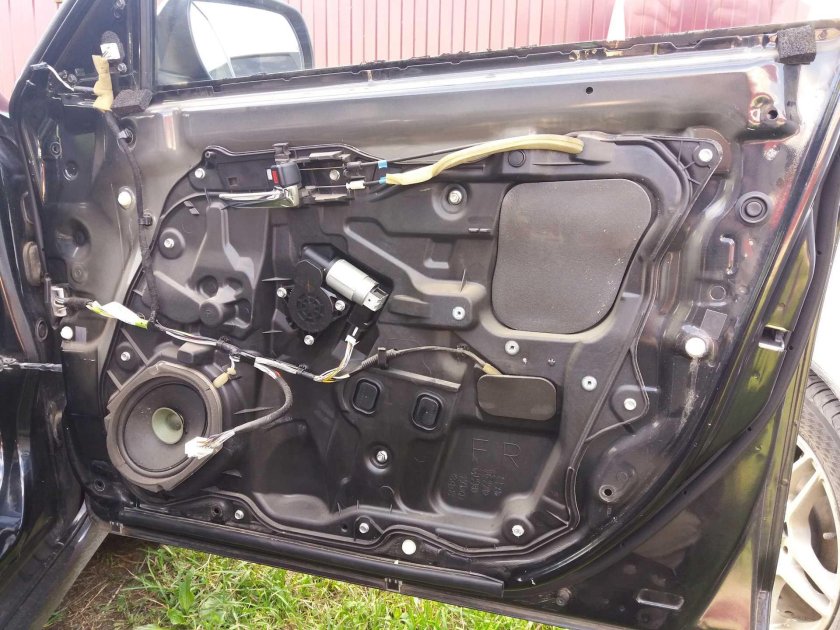 Двери Мазда 3 БК без обшивки