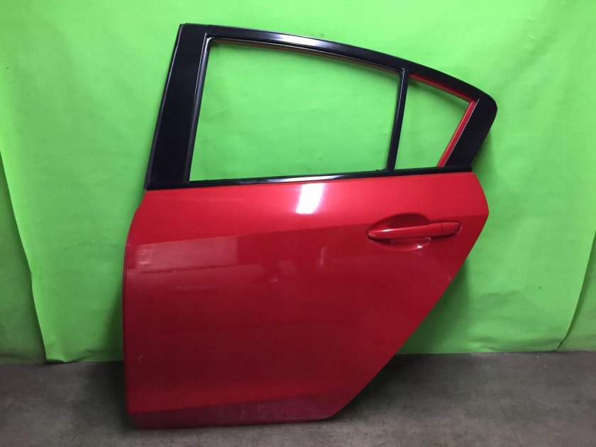Mazda двеpь задняя левая