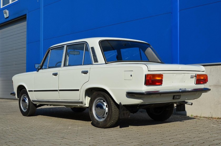 Фиат 125 сзади