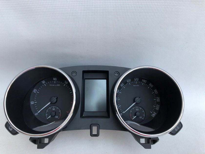 Skoda Yeti спидометр