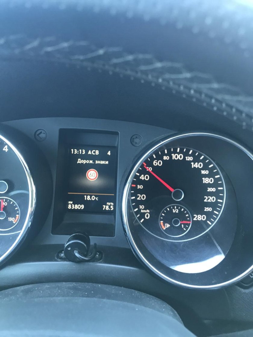 Приборная панель Шкода Йети