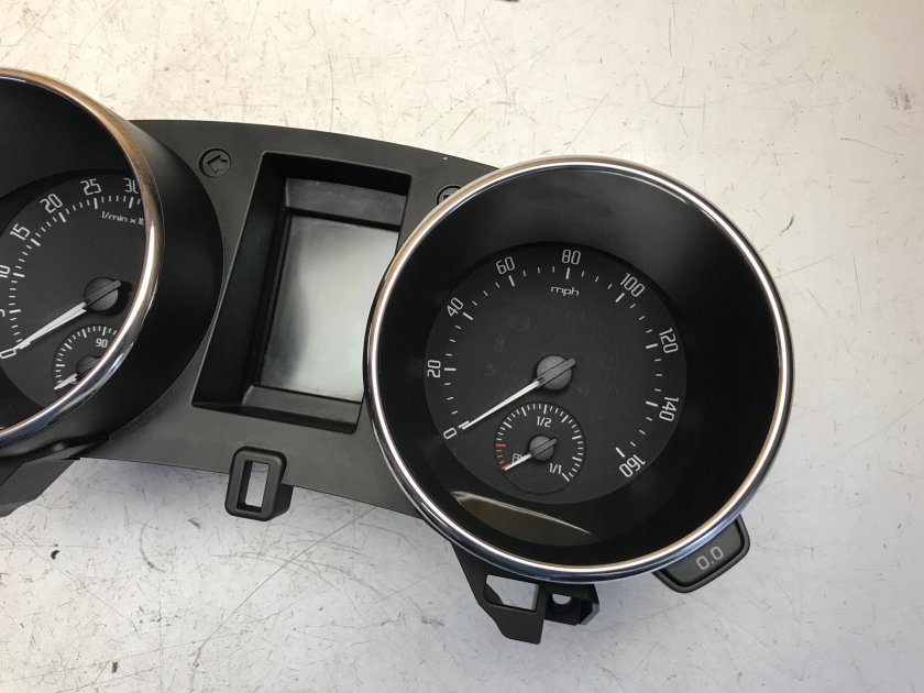 Skoda Yeti спидометр