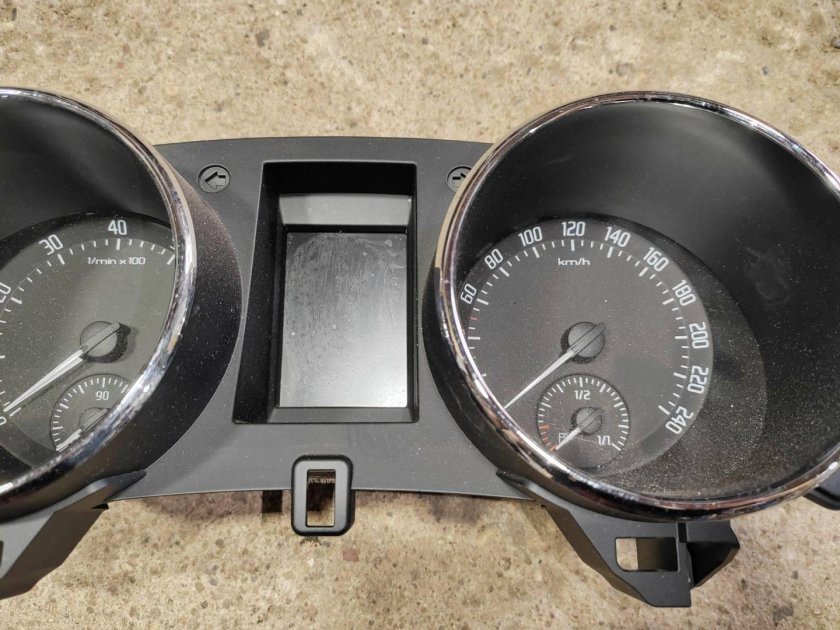 Приборная панель Шкода Йети