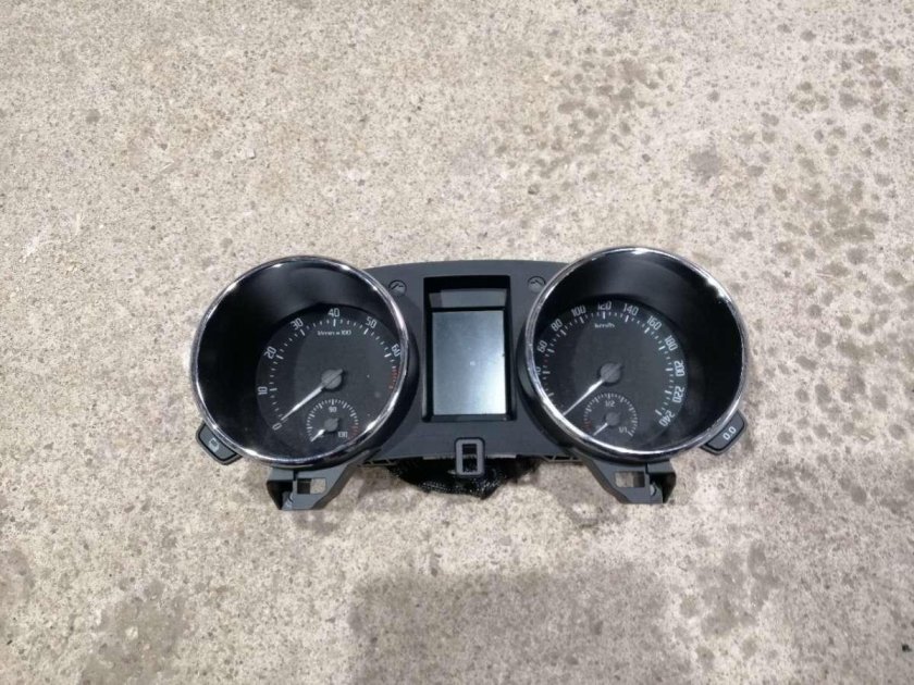 Skoda Yeti панель приборов