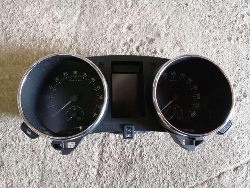 Приборная панель Шкода Йети 2012