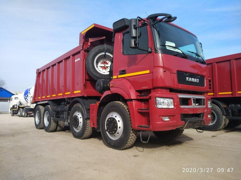 Самосвал КАМАЗ 65801-001-68