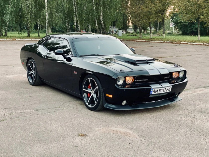 Dodge Challenger 6.1 MT srt8