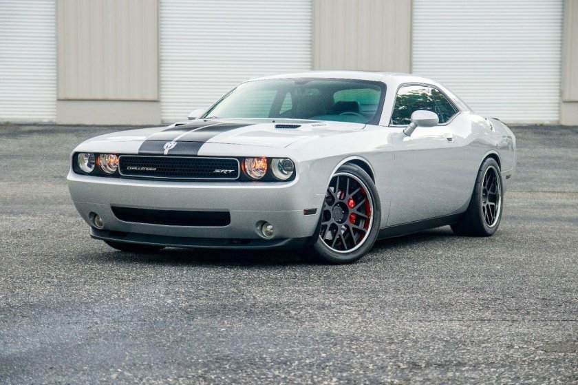 Dodge Challenger srt8