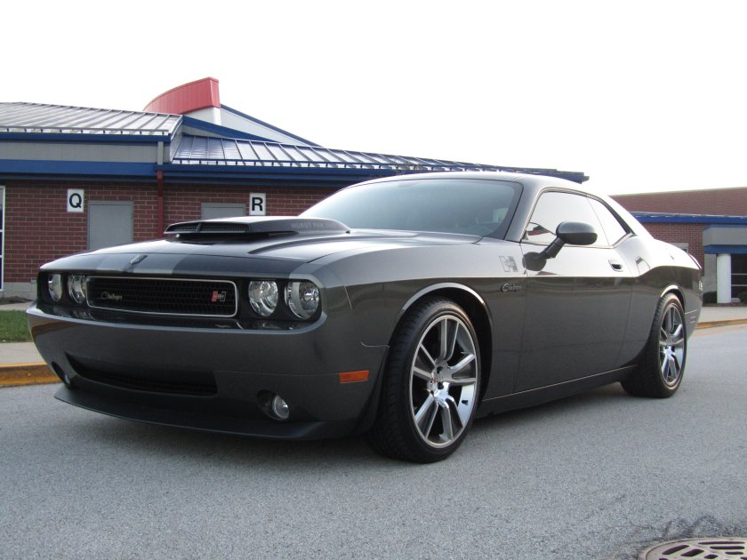 Dodge Challenger srt8