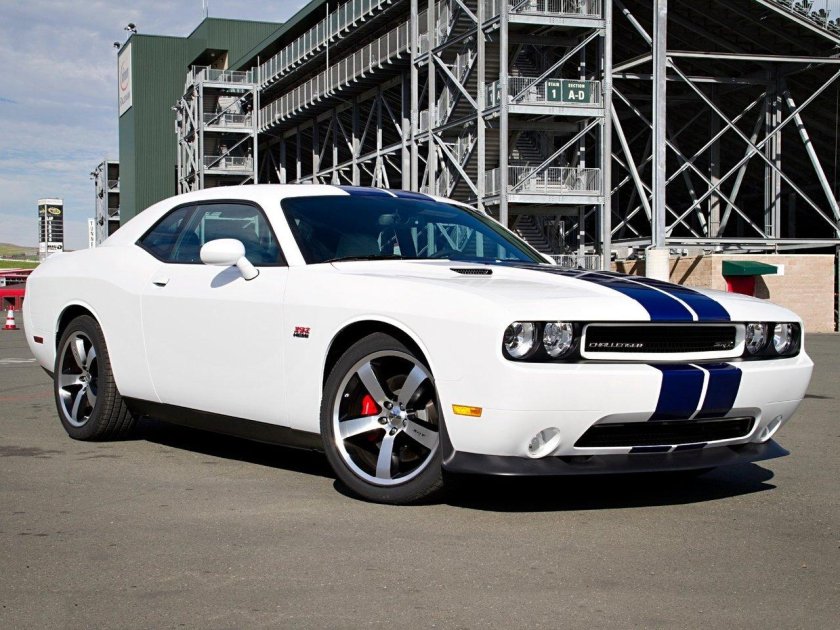 Dodge Challenger srt8