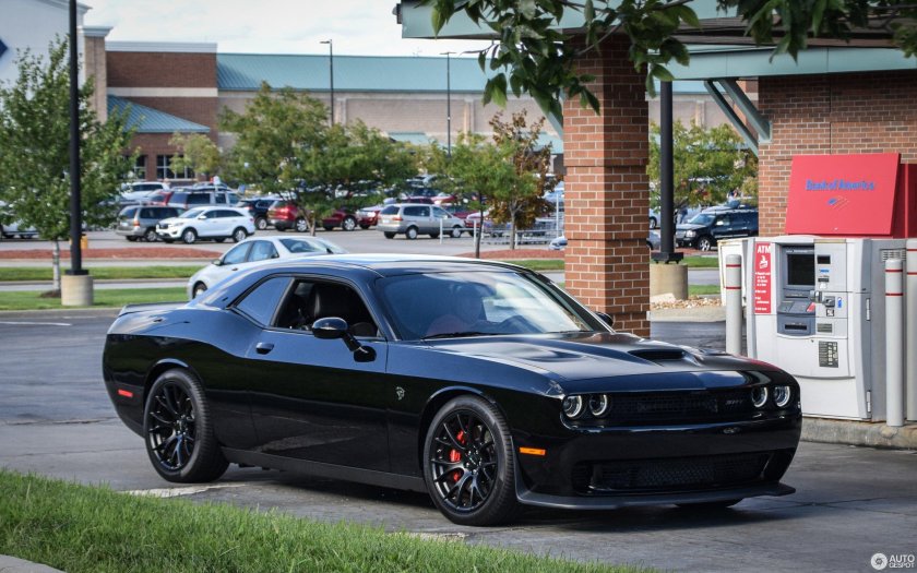 Dodge Challenger srt8 Hellcat