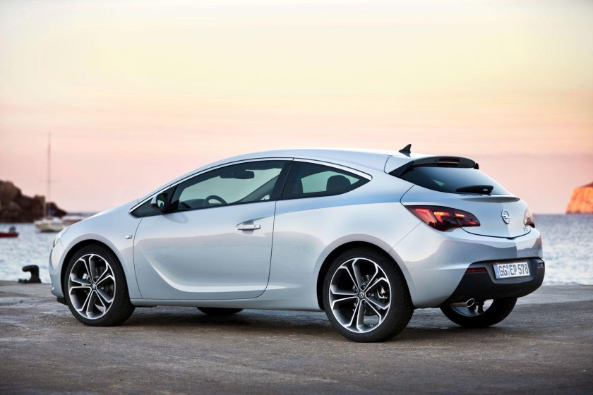 Opel Astra GTC 2013