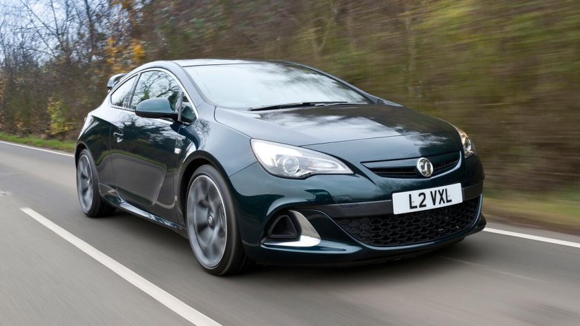 Opel Astra GTC 2014 черный