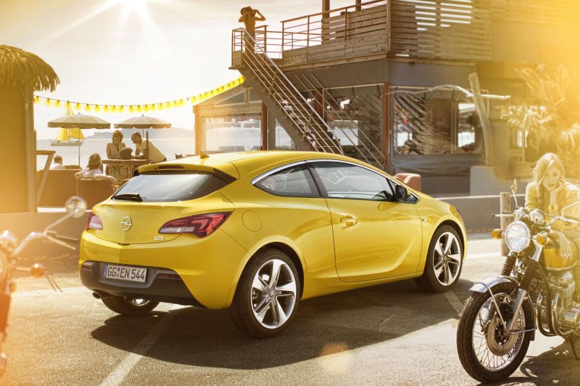 Opel Astra GTC 2011