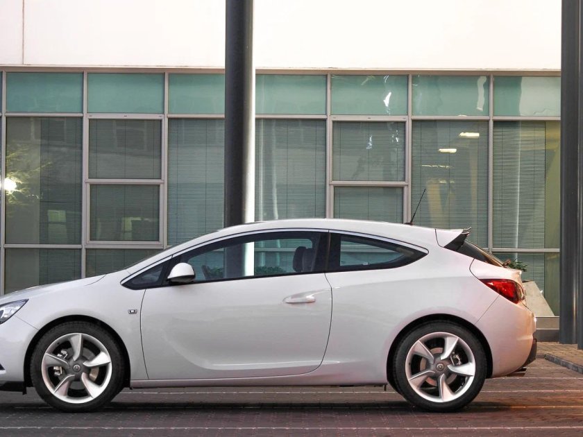 Opel Astra GTC 2013