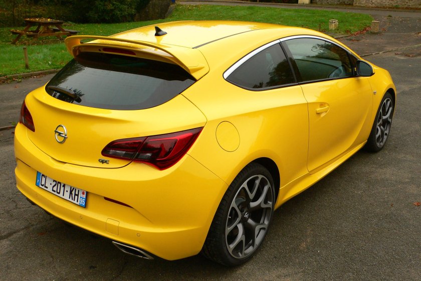 Opel Astra GTC 2013