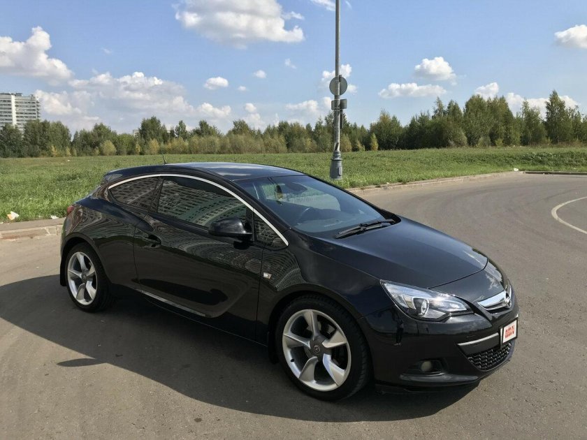 Opel Astra GTC 2013 черный